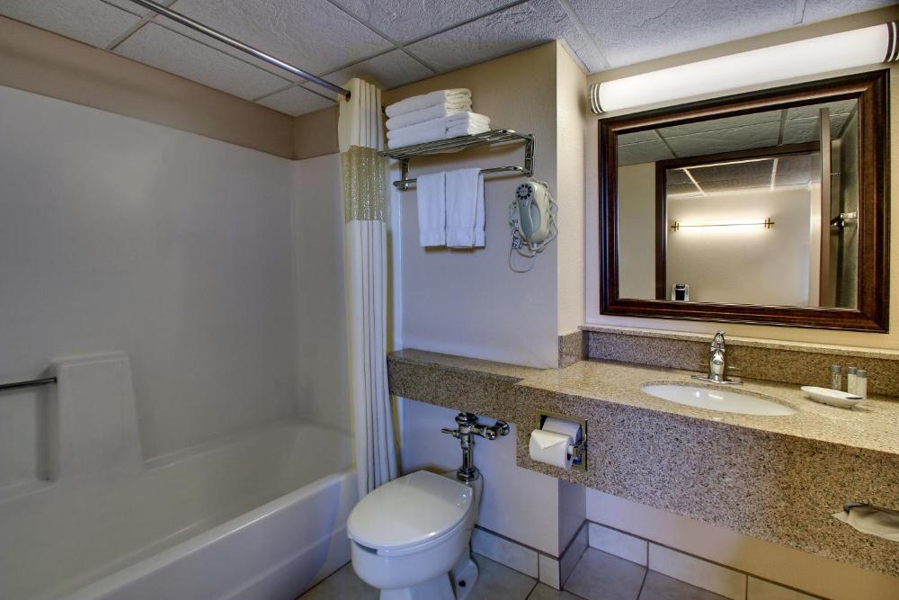 Deluxe Queen Room with Two Queen Beds interior